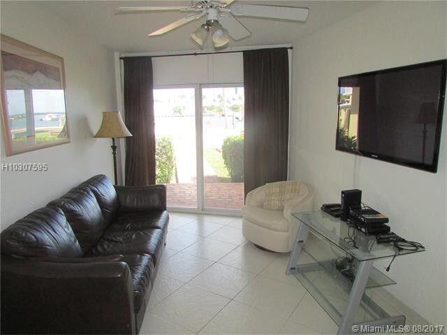 Building Photo - 2508 Bay Dr