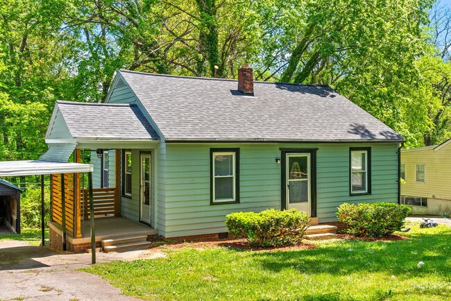 Building Photo - 2 Bedroom Home For Rent Near Madison Street!