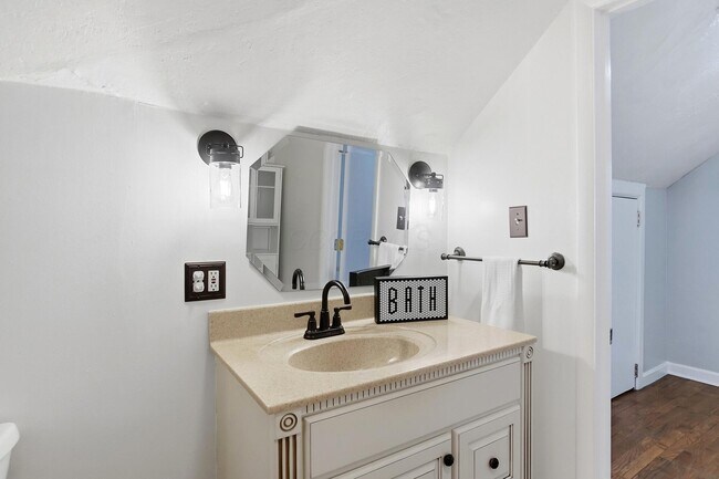 Building Photo - 2695 Bellwood Ave