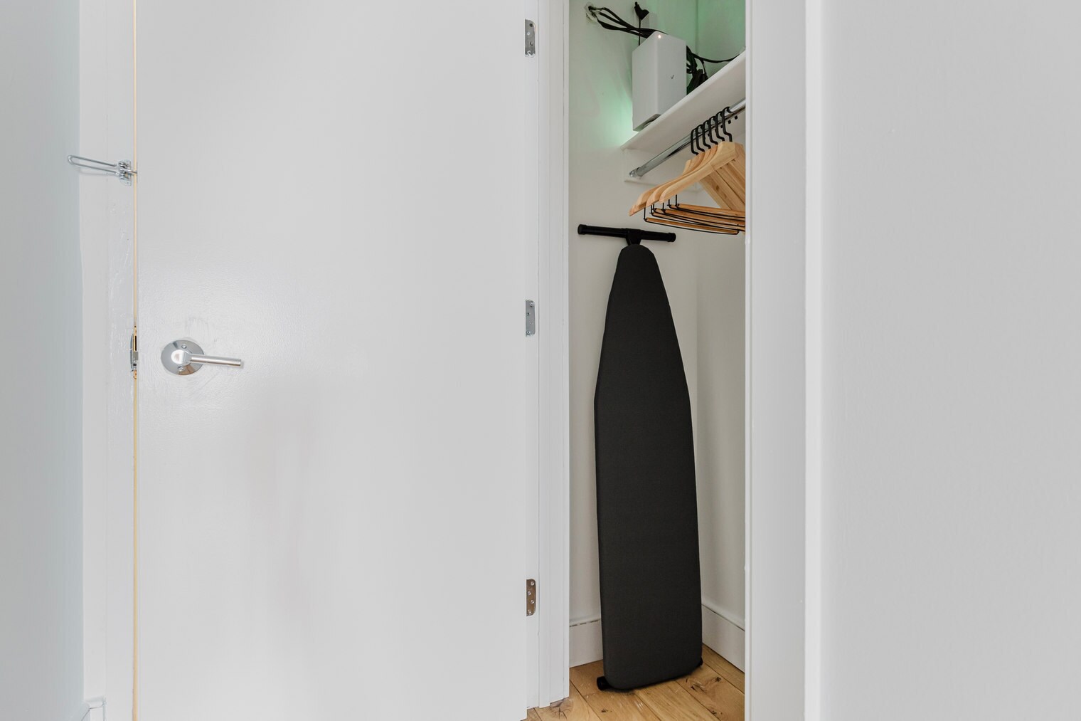 Building Photo - 230 E 44th St