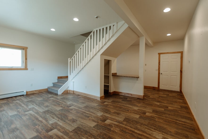 Building Photo - 120 Lasso Ln