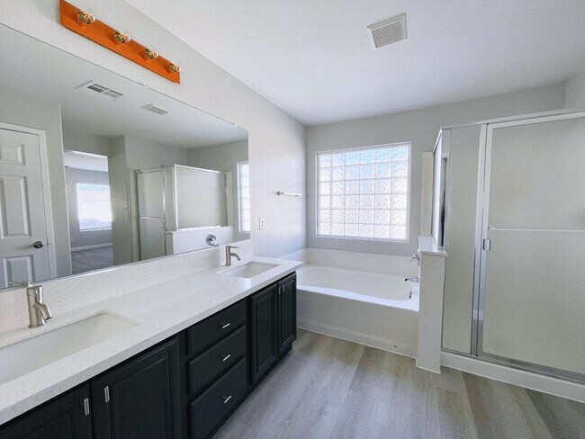 Building Photo - 9778 Splendor Sky Ave