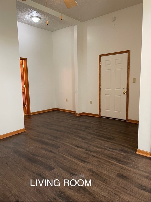 Primary Photo - 102 N Main St