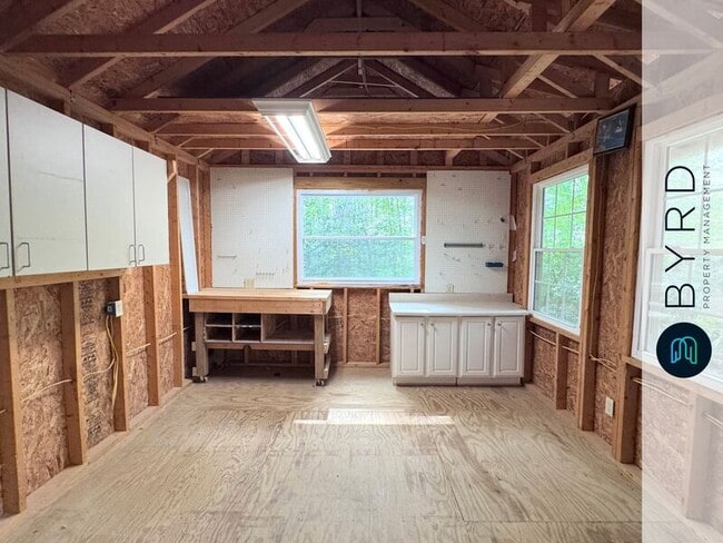 Building Photo - 423 Elm Creek Dr