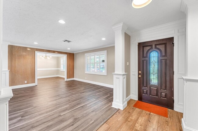 Building Photo - 6327 Wynnwood Ln