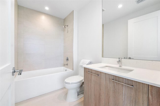 Building Photo - 153 N Seabreeze Blvd