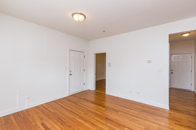 Building Photo - 4044 N Milwaukee Ave