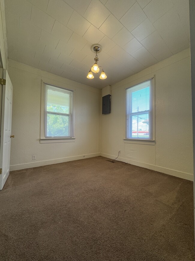 Building Photo - 503 S Logan Ave