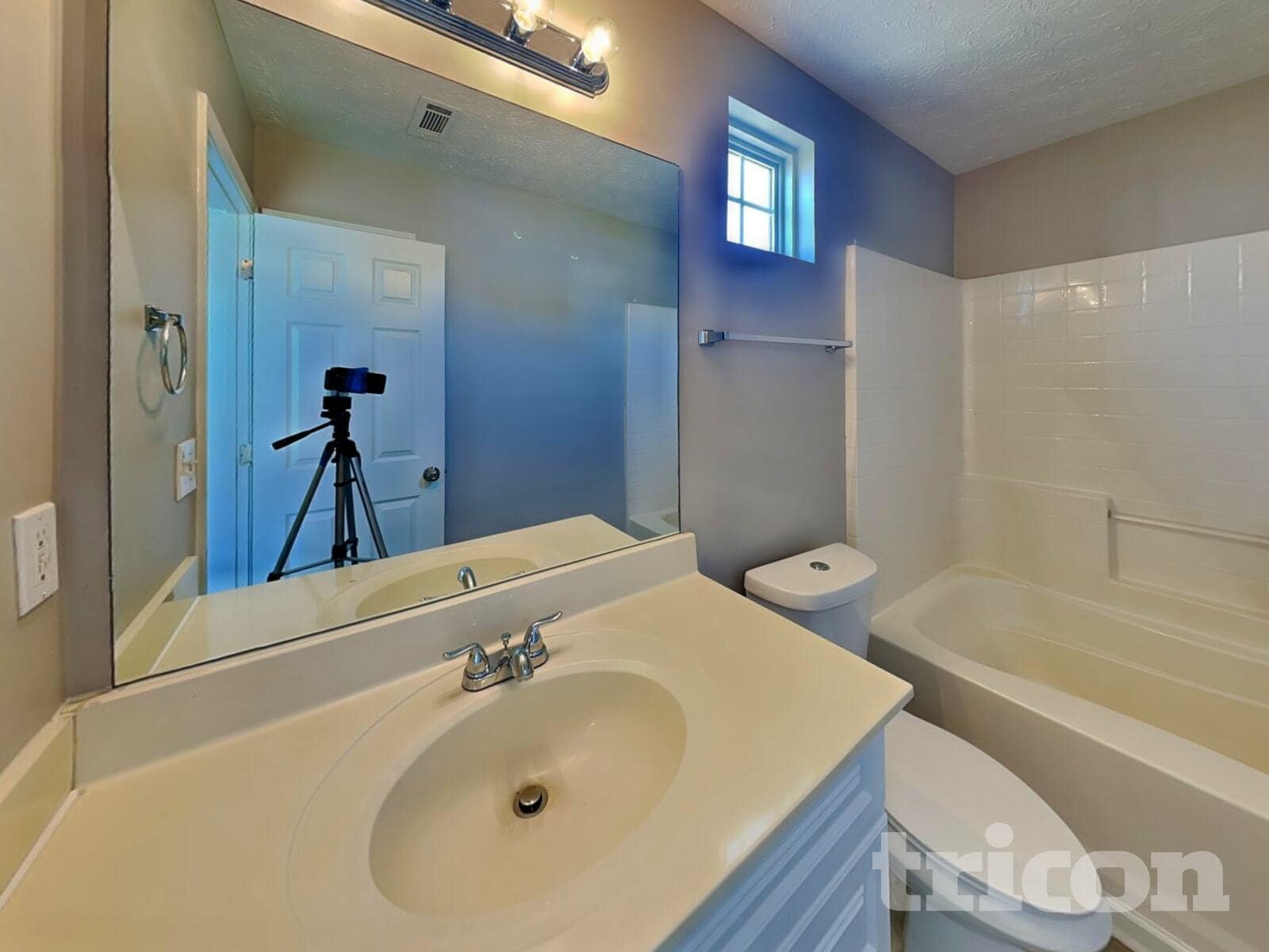 Building Photo - 175 Meadowridge Dr