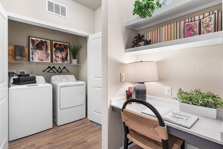 Desk - Integra Groves