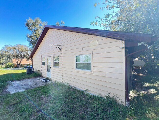 Building Photo - Charming 2-Bedroom, 2-Bathroom Home in a Tranquil Leesburg Community with Open Garage and Versati...