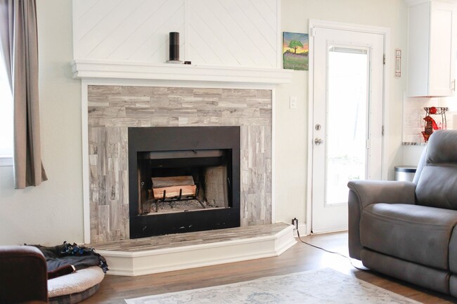 Building Photo - Stylish 3-Bed Brick Home in Central VB!