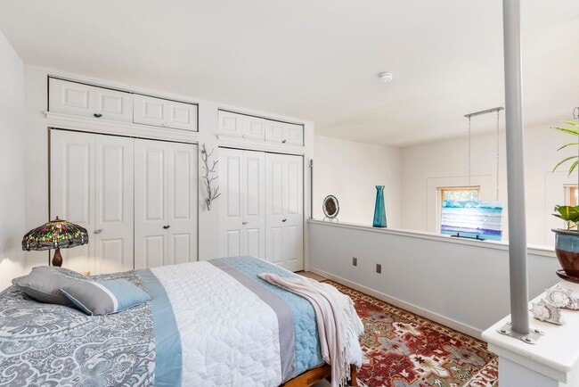 Building Photo - Charming Studio Condo For Rent Downtown Po...