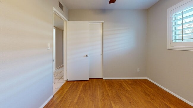 Building Photo - 2080 E Greenway Dr