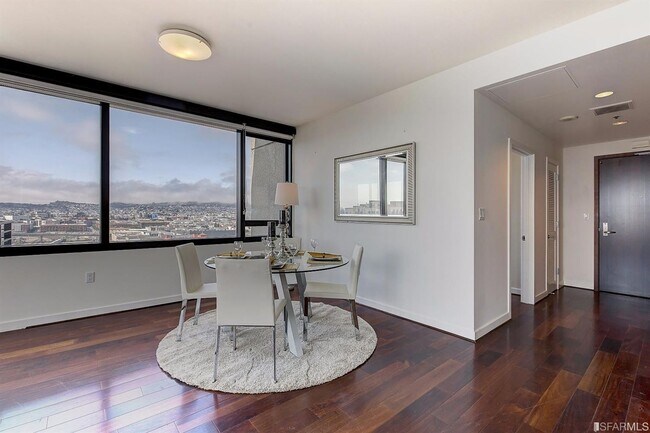Building Photo - 2 BD 1.5BA Condo with Views! Location! Pen...