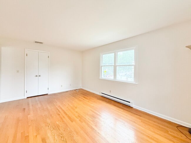 Building Photo - 162 Seaside Ave