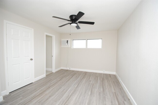 Building Photo - 2515 Yoakum Blvd