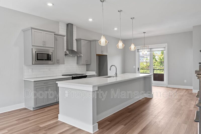 Building Photo - 769 Burnside Pl