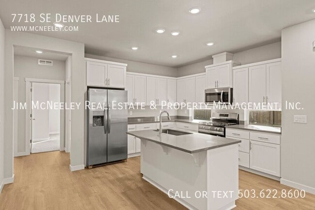 Building Photo - 335 SE 8th Ave