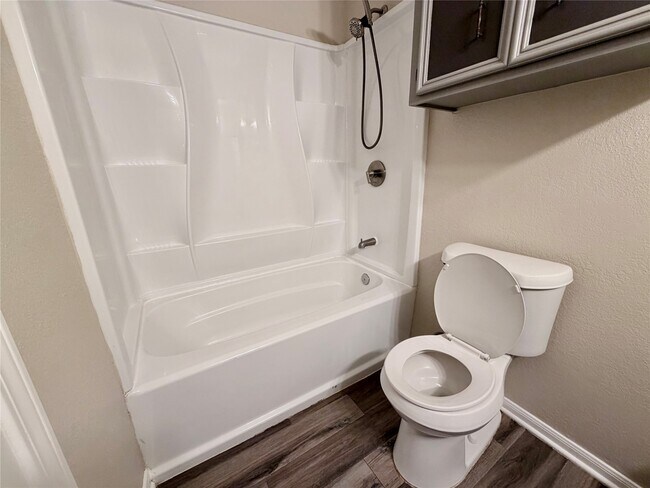 Building Photo - 2712 Monroe Ave