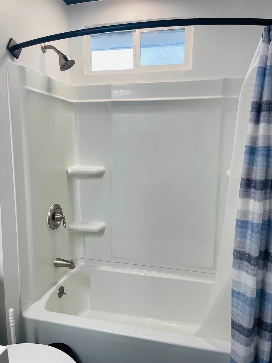 Remodeled Bathroom - 1039 Highland Ave