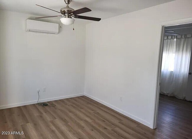 Building Photo - 1522 W Polk St
