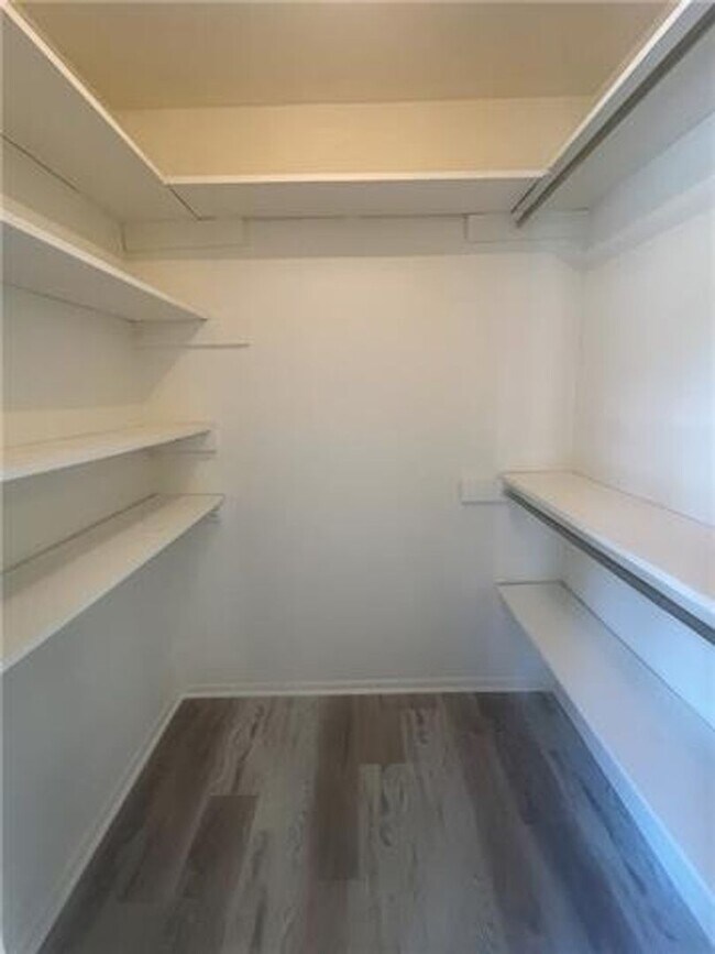 Building Photo - 3320 N Arnoult Rd