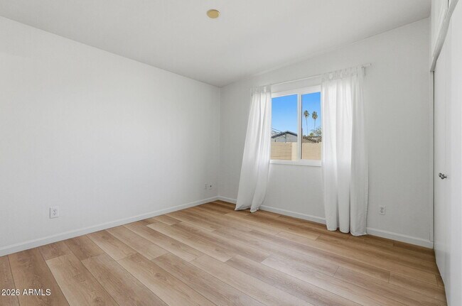 Building Photo - 2428 E La Jolla Dr