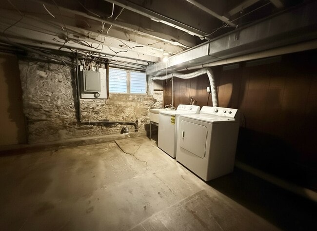 Building Photo - 722 Mollbore Terrace