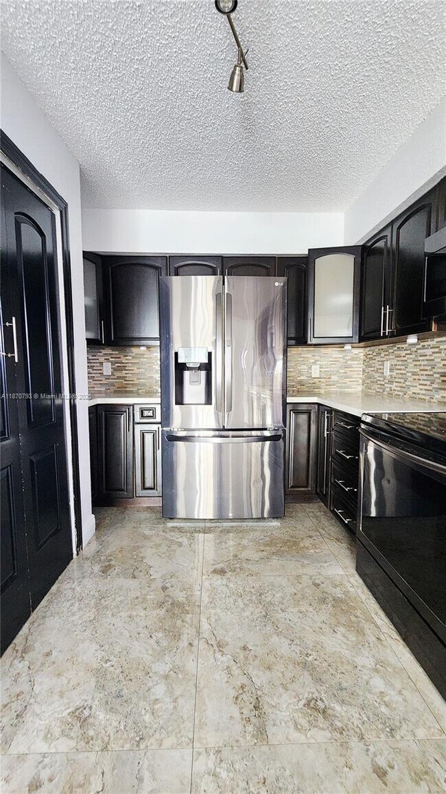 Building Photo - 513 S Ocean Dr