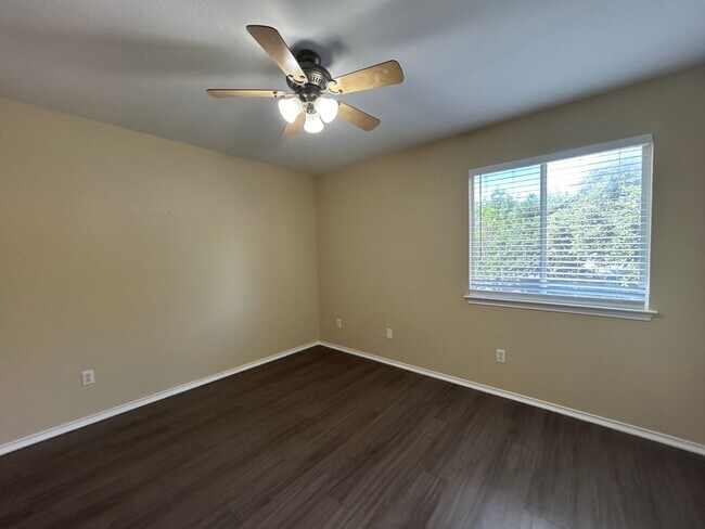 Building Photo - Charming 3BR Home with Modern Comforts and...