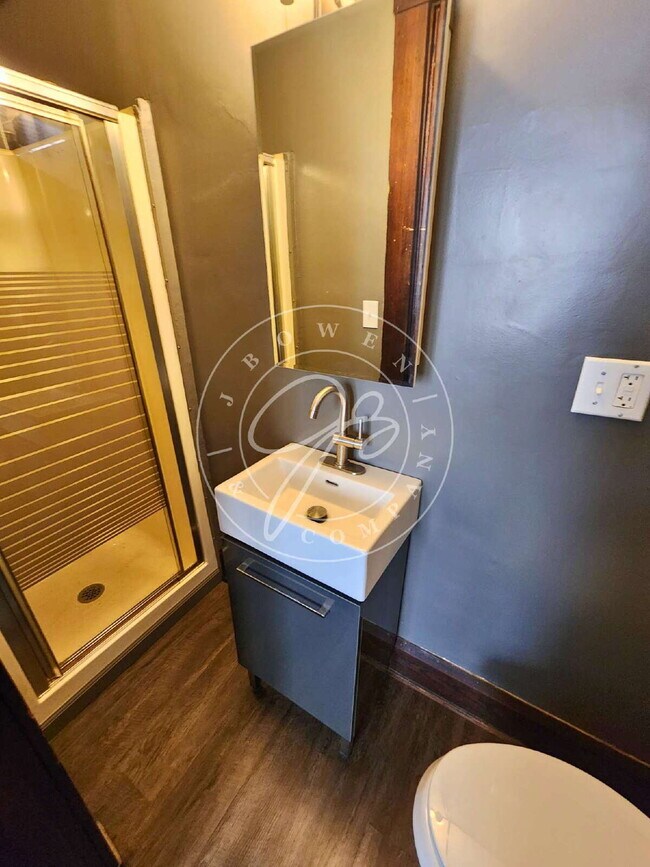 Building Photo - Charming 1-Bedroom including all utilities!