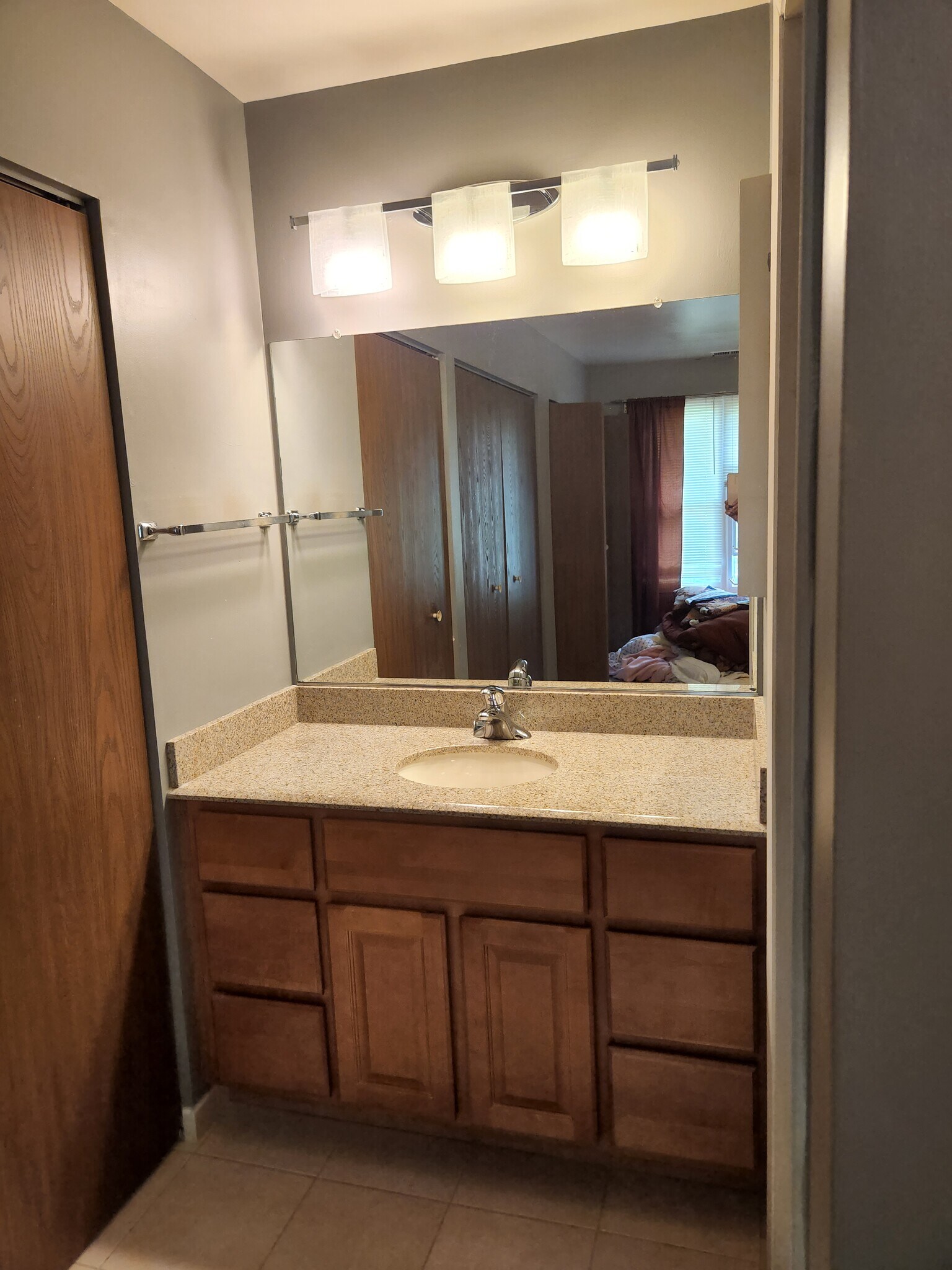 Building Photo - 188 Grove Ave