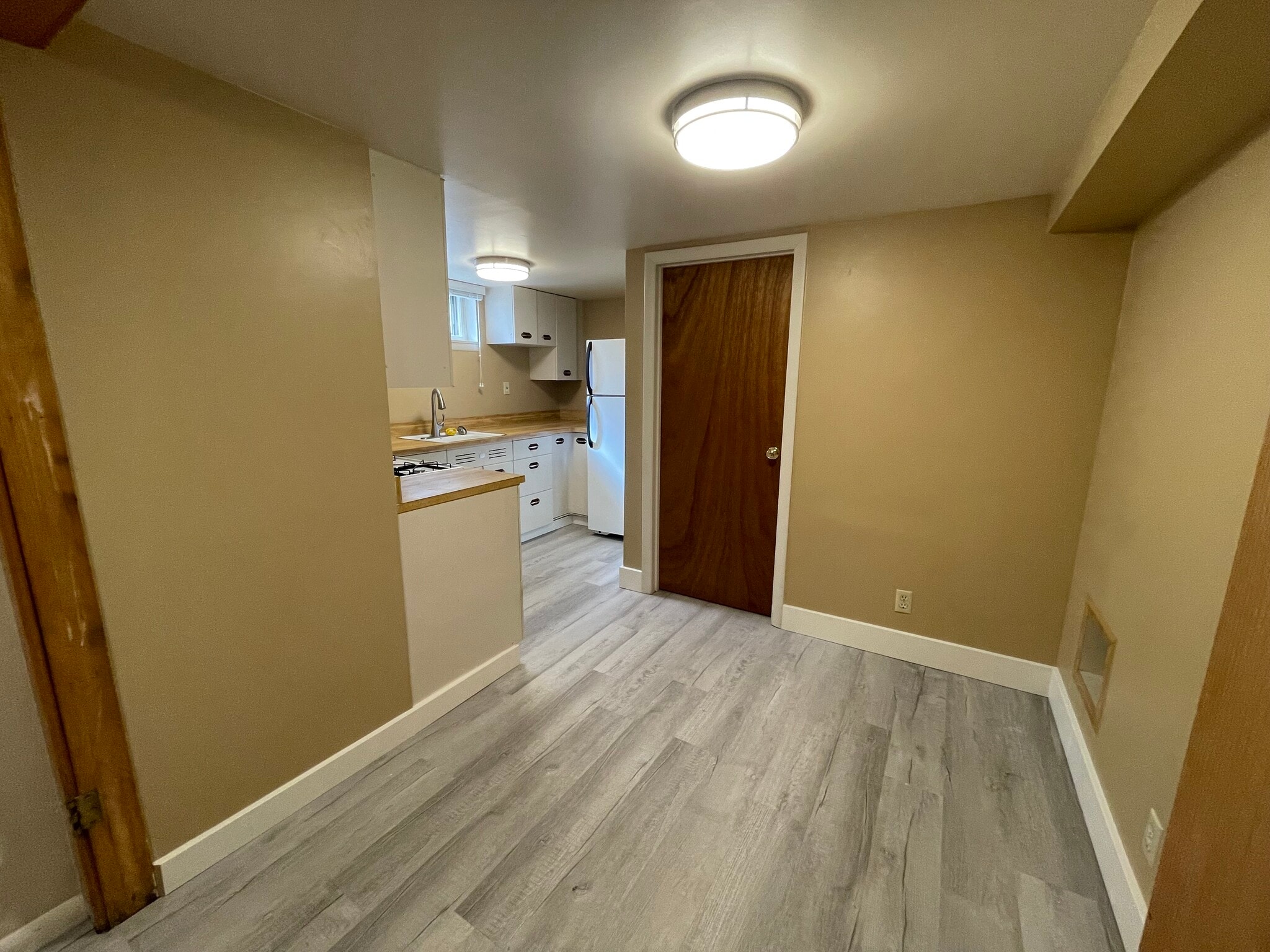 Building Photo - 1214 9th St W