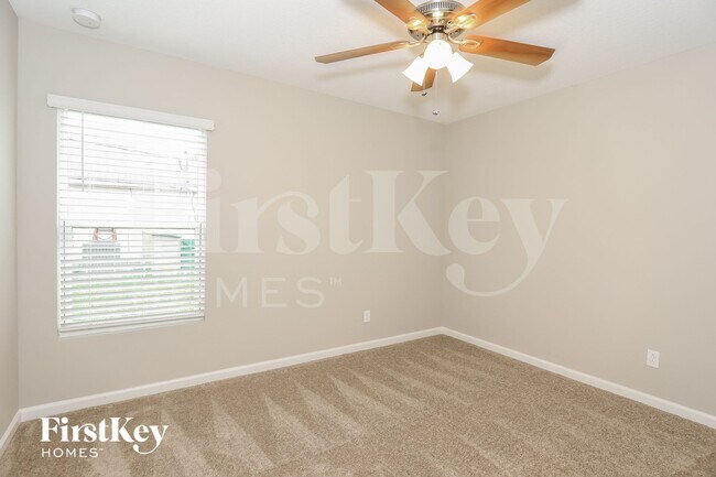 Building Photo - 1732 SW Hilola Ln