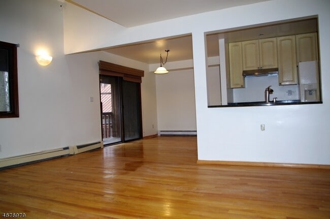 Building Photo - 17 Village Way