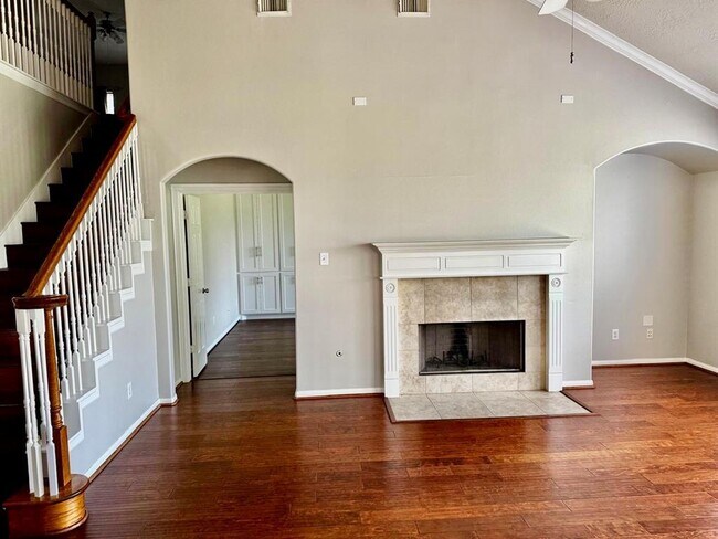 Building Photo - 23514 Desert Gold Dr