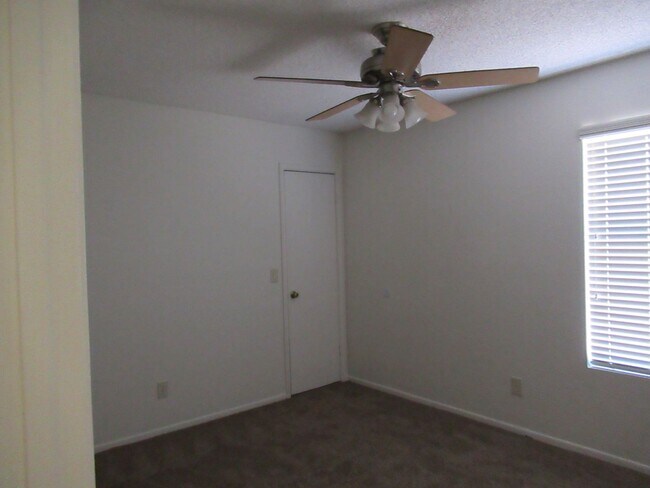 Building Photo - Nice 4 Bedroom + Den Home With Pool In Sou...