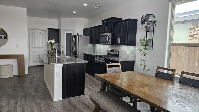 Building Photo - 6906 Brisco Rd