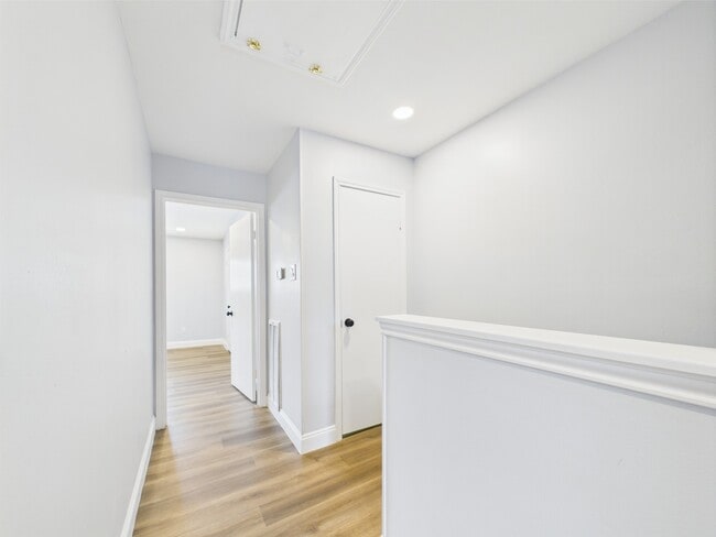 Building Photo - 10380 Briar Forest Dr