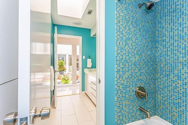 Building Photo - 16351 Craighurst Dr