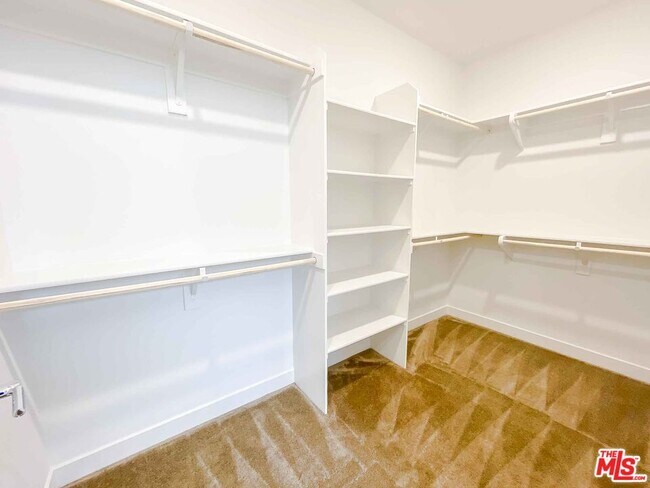 Building Photo - 1893 Union St