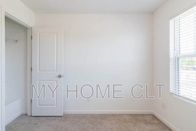 Building Photo - 15010 Scoter St