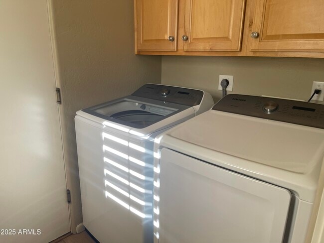 Building Photo - 6020 E Rancho Manana Blvd