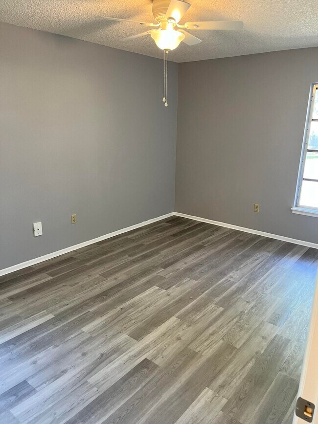Building Photo - 4116 NW Cinnamon Tree Cir