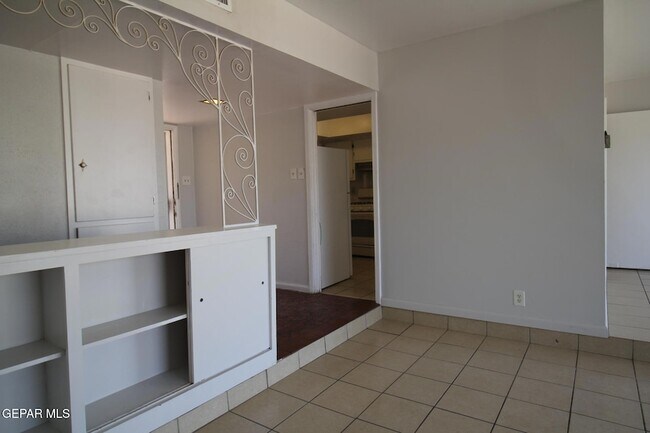 Building Photo - 317 Thunderbird Dr