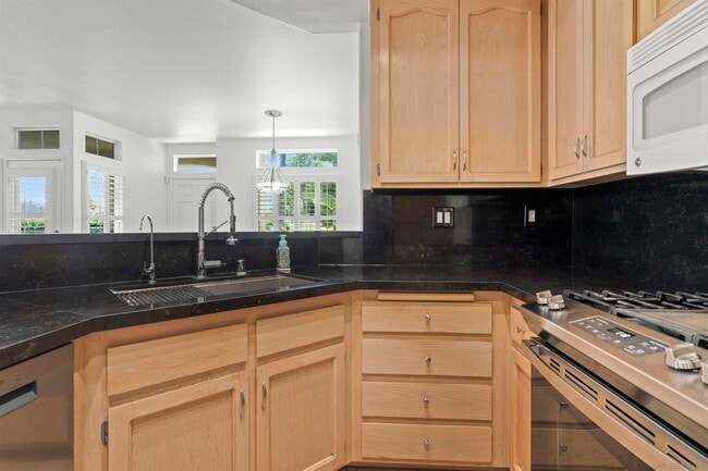 Building Photo - 12650 Springbrook Dr