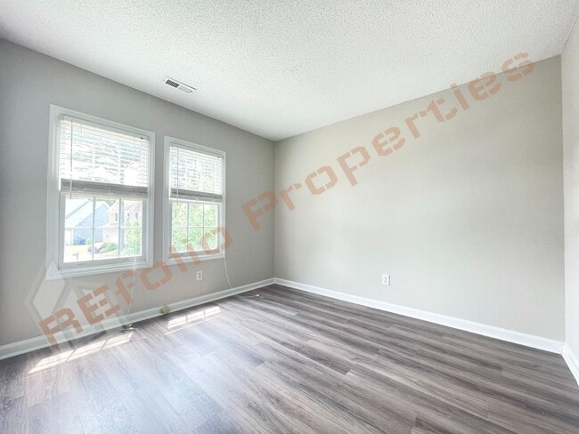 Building Photo - 537 Mountain Lake Dr