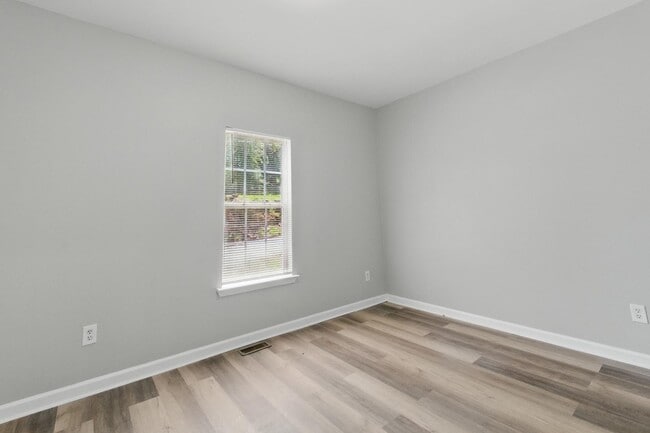 Building Photo - 2271 Sisk St NW