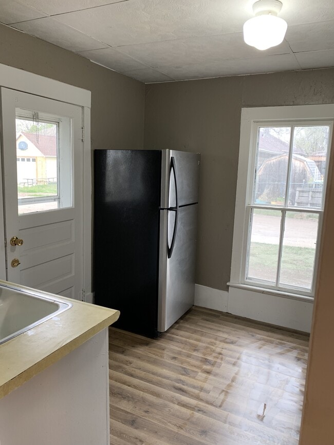 Building Photo - 208 E F St